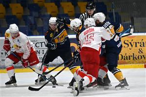 Hokejisté Kopřivnice v domácím prostředí hned dvakrát za sebou potěšili fanoušky dvoubodovými výhrami, nejprve porazili Opavu (na snímku), poté si poradili s Technikou Brno