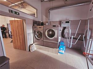 Ve vybavení nechybí ani speciální pračky pro čištění zásahových obleků a jejich následnou impregnaci.