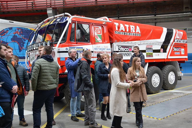 Na oficiálním rozloučení s modelem T 815 nechyběly ani slavné speciály, které Tatru proslavily na Dakaru nebo Cestě kolem světa.