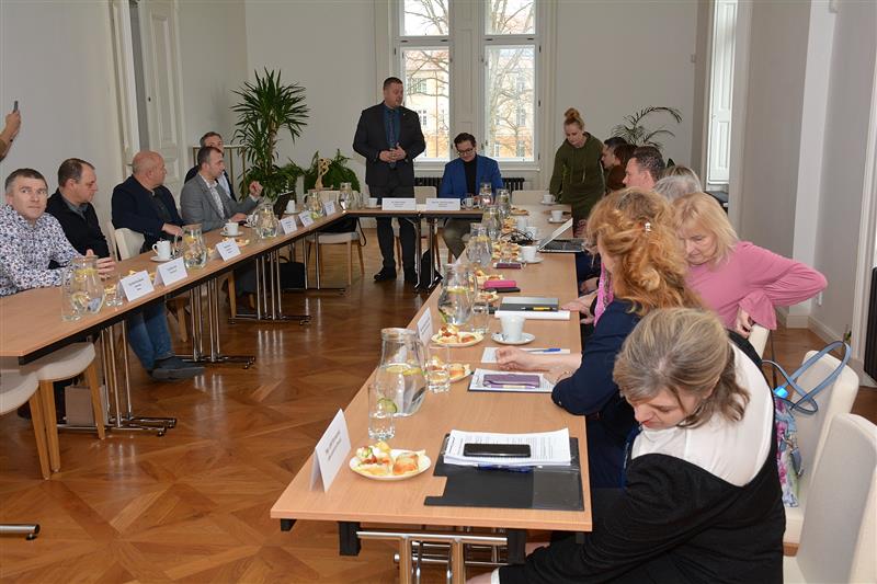 V pátek se sešli v Ringhofferově vile zástupci radnic kopřivnického ORP. Na programu jednání byla aktuální agenda i možnost budoucí užší spolupráce