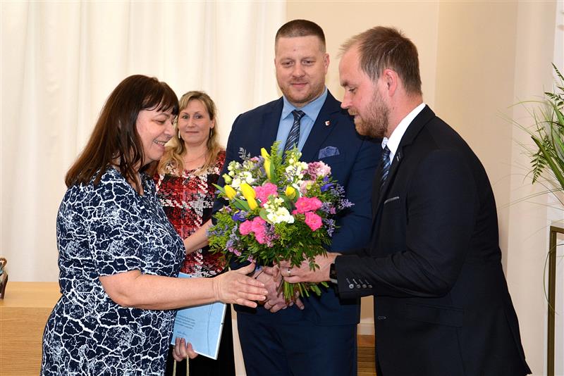 Před týdnem proběhlo tradiční ocenění pedagogických pracovníků za jejich práci. Součástí ceremoniálu bylo i poděkování dvěma končícím ředitelkám škol