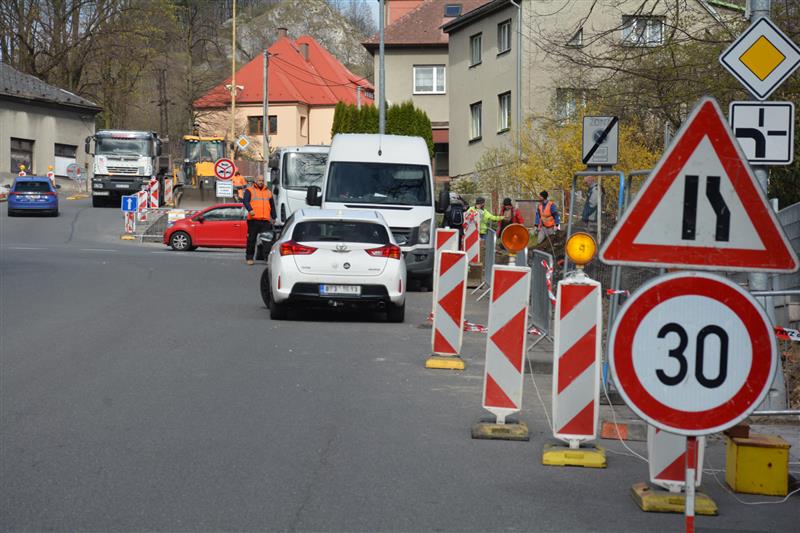 Práce na úpravách křižovatky pod Palárnou byly zahájeny 1. dubna. Společný projekt Kopřivnice a Štramberka má zvýšit bezpečnost chodců.