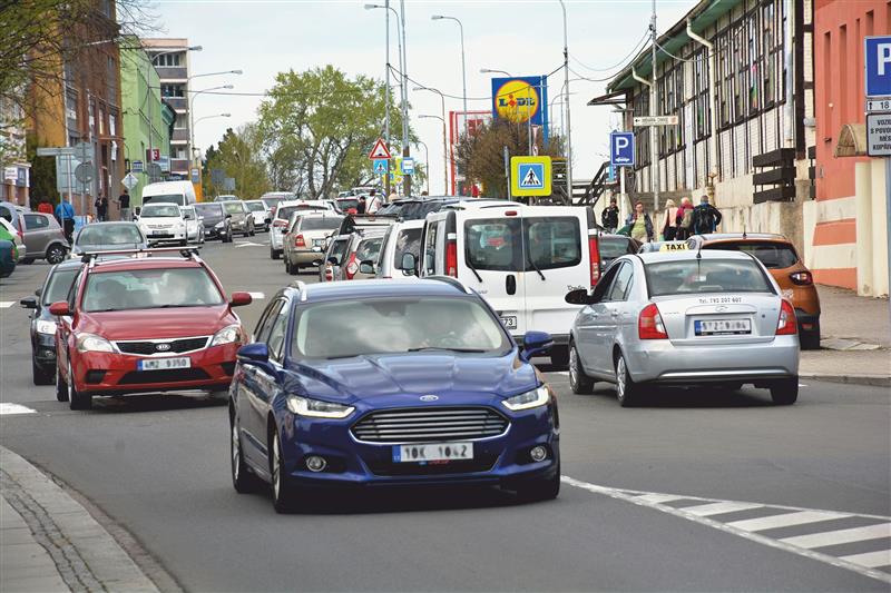 V pondělí 14. dubna byla z důvodu úpravy uzavřena křižovatka ulic Záhumenní a Kpt. Jaroše. Omezení přineslo v odpolední špičce významné zvýšení provozu na souběžné ulici Štefánikově