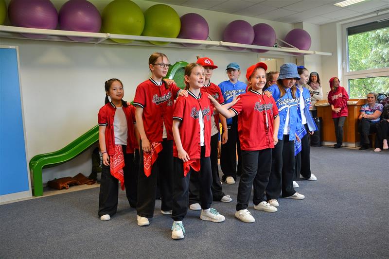 Počasí organizátorům akce Šťastný pátek nepřálo. Připravené aktivity se tak musely uskutečnit vevnitř, kde proběhly nejen workshopy a taneční vystoupení