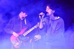 Jedním z vrcholů letošního MNDL Festu bylo vystoupení plzeňské kapely Ida The Young se zpěvačkou Iris Hobson-Mazur.