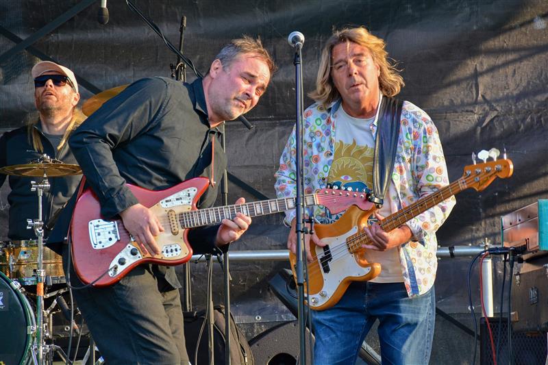 Jedním z vrcholů letošních oslav Evropského svátku hudby byl koncert kapely minus123 minut. Lidé se v sadu E. Beneše mohli muzikou bavit od rána až do pozdního večera.