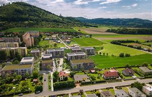 Vizualizace možné budoucí podoby rezidenční čtvrti v lokalitě Západ. Zastupitelstvo v závěru června rozhodlo o zveřejnění nabídky prodeje lokality a město bude hledat nejvhodnější developerský projekt.