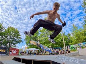 Ve startovní listině 11. ročníku kopřivnického Extreme Weekendu se sešlo 17 jezdců, 11 na skatech a 6 na BMX speciálech.