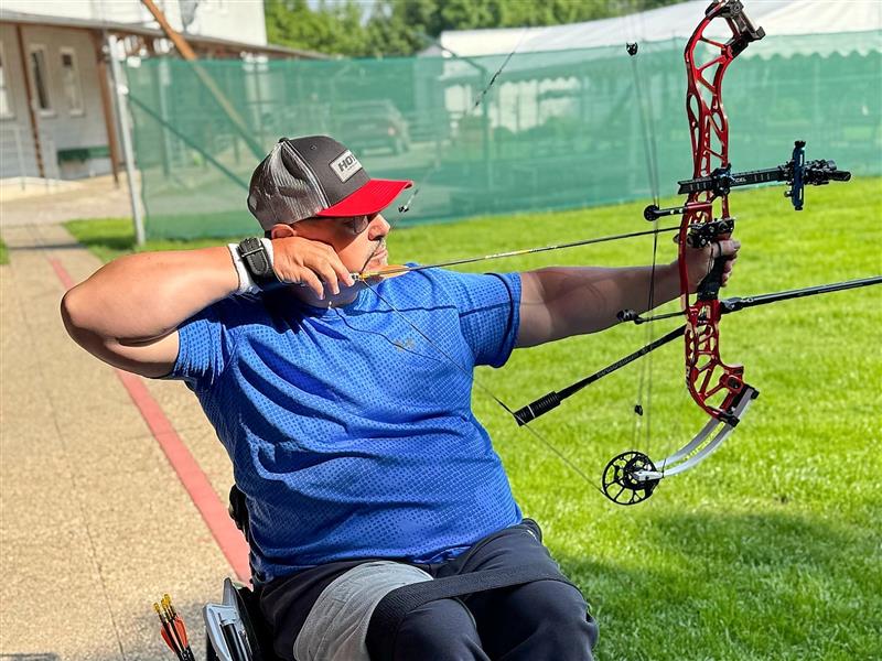 Kopřivnický paralukostřelec Tomáš Vrzal byl dlouhé měsíce mimo závodění, Po těžké operaci je nyní zpátky a má před sebou velké závody i velké cíle.