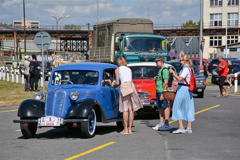 Bezmála 150 historických vozů dorazilo minulou sobotu okolo poledne do cíle 56. ročníku Tatra Veteran Rallye Beskydy v areálu automobilky.