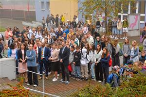 S týdenním odkladem byl zahájen školní rok i na ZŠ Alšově. Dokončovací práce na rekonstrukci budovy si vyžádají ještě dva dny ředitelského volna v závěru října.