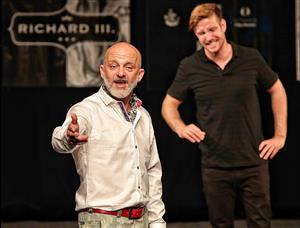 Hynek Čermák a Vladimír Polívka zahájí v sobotu novou divadelní sezonu komediální inscenací Milion.