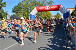 Běh rodným krajem Emila Zátopka 2025 poprvé v historii startoval u sochy Emila Zátopka na ulici Štefánikově. Do cíle 23. ročníku v Rožnově pod Radhoštěm dorazilo 254 jednotlivců a k tomu 35 dvoučlenných štafet.