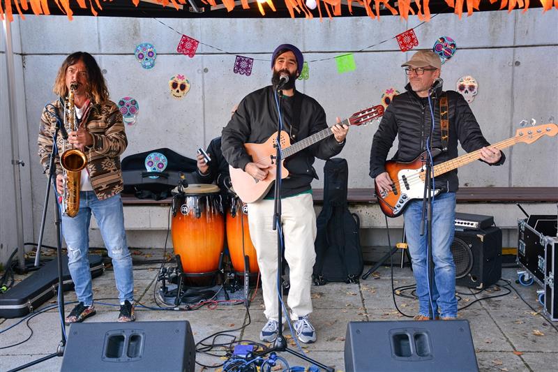 O hudební program v latinskoamerickém duchu se postarala kapela Adán Sánchez Band.