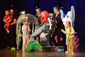 Jedním z vrcholů 28. ročníku přehlídky Motýlek bylo vystoupení Malá mořská víla, které připravili děti a pedagogové z pořádající ZŠ a MŠ Motýlek.