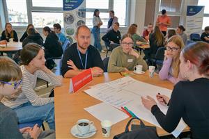 Na Fóru mladých se žáci druhého stupně kopřivnických základních škol zamýšleli nad tím, co by se ve městě mohlo, nebo mělo změnit.