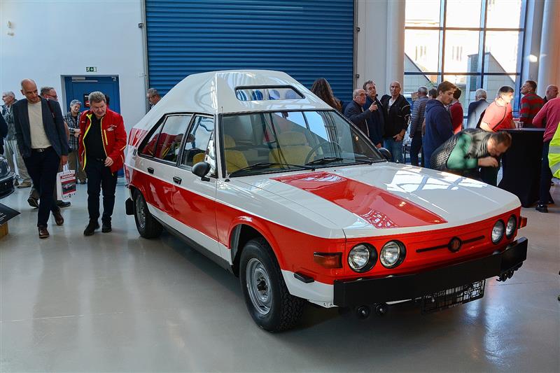 Renovovaný prototyp rychlé sanitky T 624 z designerské dílny Václava Krále budil při své předpremiéře v muzeu náležitou pozornost.