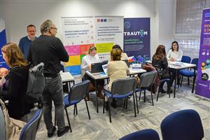 Zástupci institucí, kteří pod hlavičkou agentury CzechInvest radili zájemcům s podporou podnikání, se v Kopřivnici nenudili. Zájem o jejich služby byl velký.