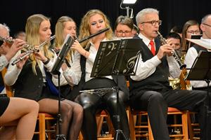 Městský dechový orchestr Kopřivnice vystoupil v sále před domácím publikem po tříleté přestávce a v programu Předvánočního koncertu nabídl řadu žánrů.