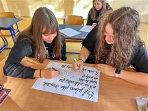 Školáci si tvorbu limerik užívali. Skládali básničky, které doplňovali obrázky. Do akce na podporu čtenářské kreativity se zapojilo přes 800 žáků.  FOTO: ARCHIV MAP