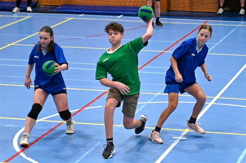 Dodgeballový maraton v Kopřivnici odstartoval turnaj základních škol, který hrálo ve dvou kategoriích deset smíšených družstev.