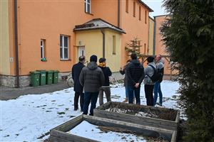 Obhlídkou na místě začaly v závěru minulého týdne práce na studii a projektu, které mají prověřit možnost využití půdních prostor ZŠ Lubina.