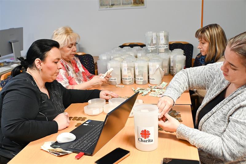 Letošní ročník Tříkrálové sbírky byl na území měst a obcí spadajících pod Charitu Kopřivnice opět rekordní. Lidé do kasiček vložili přes 1,6 milionu korun.