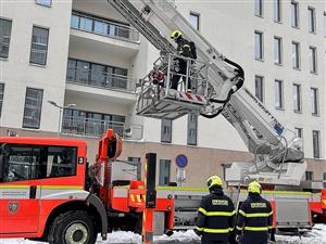 V Domově pod Bílou horou proběhlo taktické cvičení, jehož cílem bylo prověření připravenosti jednotek požární ochrany a personálu zařízení na krizové situace.