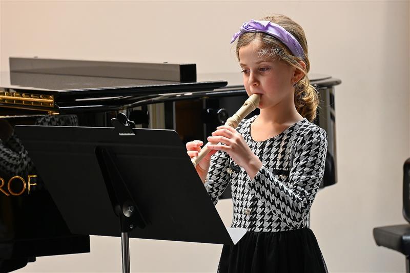 Mezi dvěma desítkami účastníků koncertu Já jsem malý muzikant byla i flétnistka Jasmína Rusnáková.