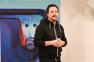 Obrazy malíře Ondřeje Tkačíka budou v Muzeu na Fojtství k vidění už jen do konce tohoto týdne.