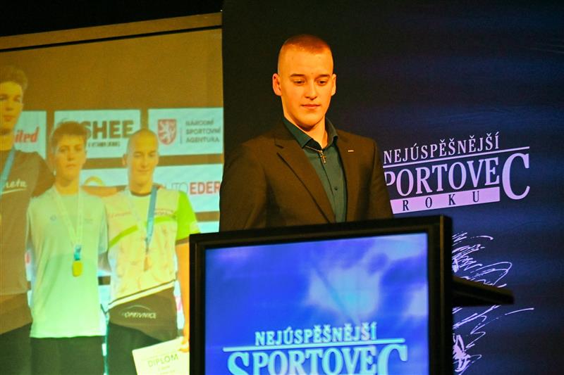 Na ‘okresním’ sportovci roku nemohli chybět sportovci z Kopřivnice, úplně na závěr galavečera byl vyhlášen absolutním vítězem plavec SK Kopřivnice Jiří Zátopek.