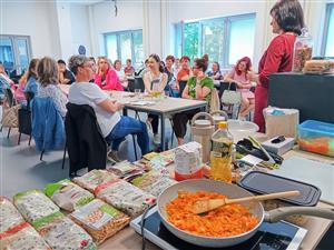 Praktický workshop pro vedoucí školních jídelen a kuchařky nabídl inspirativní a praktické ukázky jídel s možností ochutnávky pro školní kuchyně.