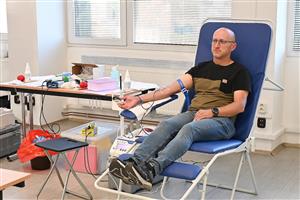 Do mobilního odběrového centra na radnici zavítalo 43 zájemců o darování krve, ale čtyři z nich nesplnili všechny podmínky a do křesla usednout nemohli.